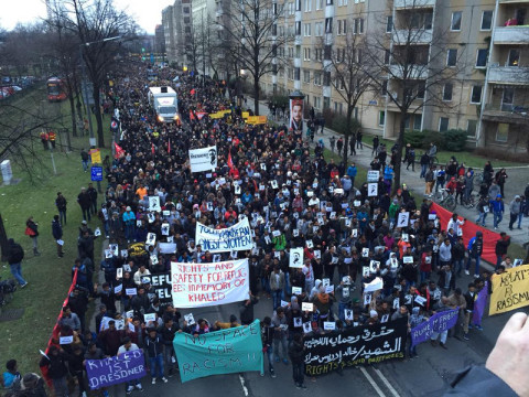 Tausende Setzen In Dresden Zeichen Der Solidarität